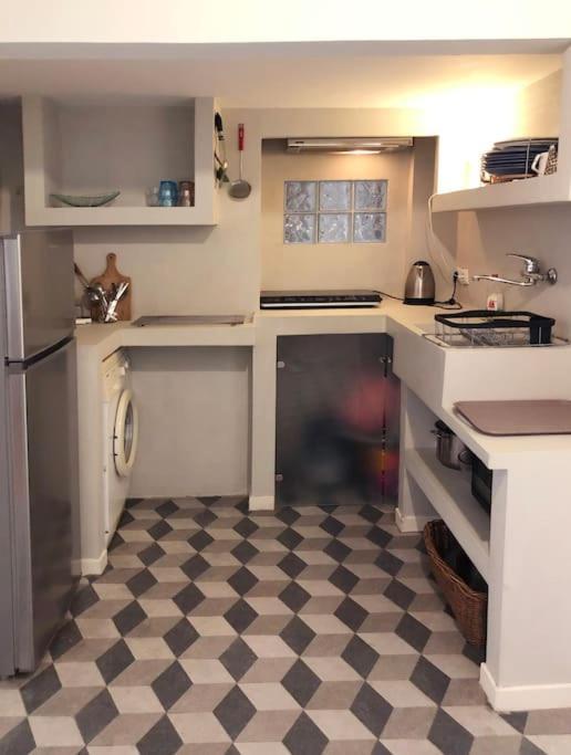 5Th Floor Bright Flat At Bohemian Exarcheia Apartamento Atenas Exterior foto